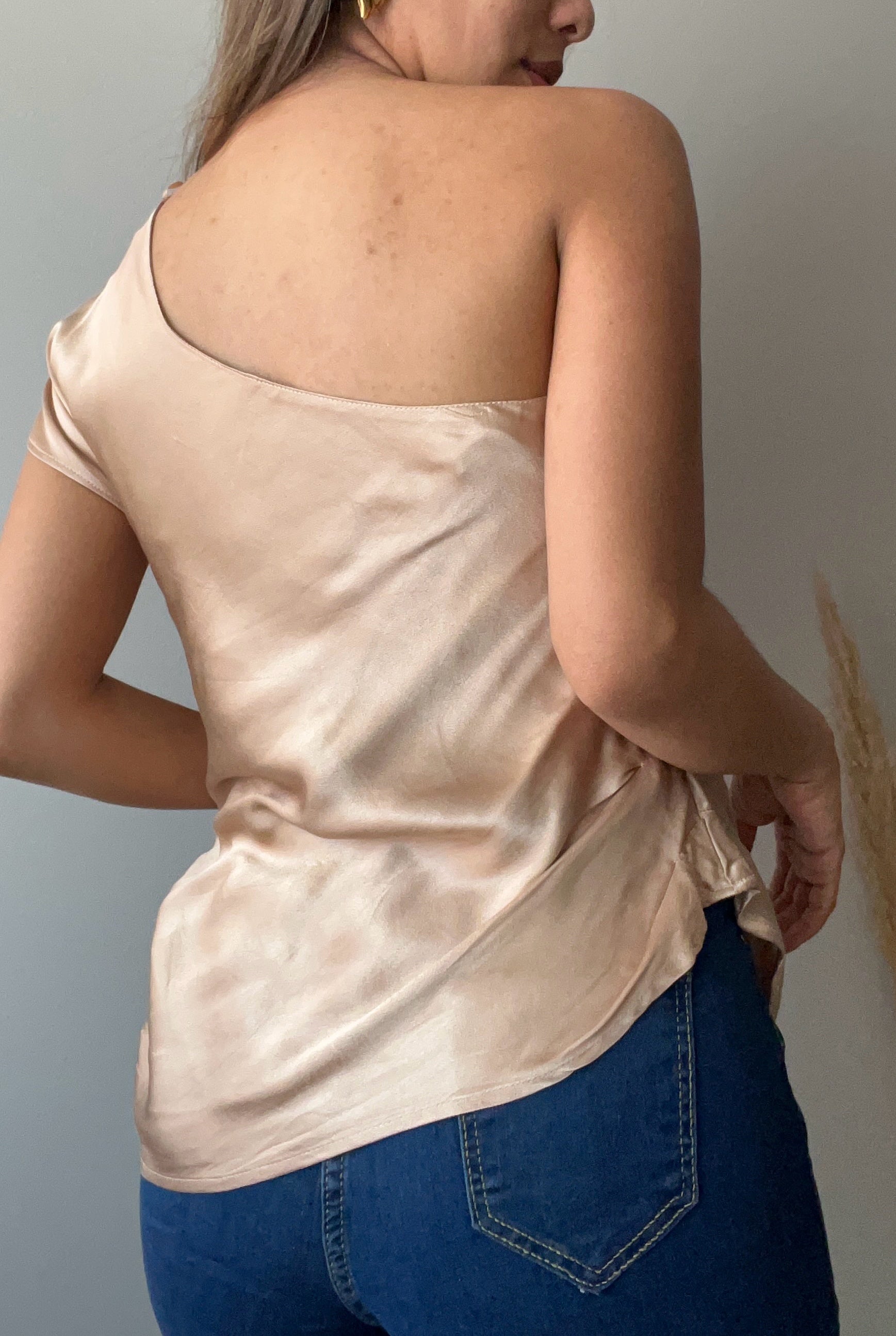 Blusa asimetrica Aurora