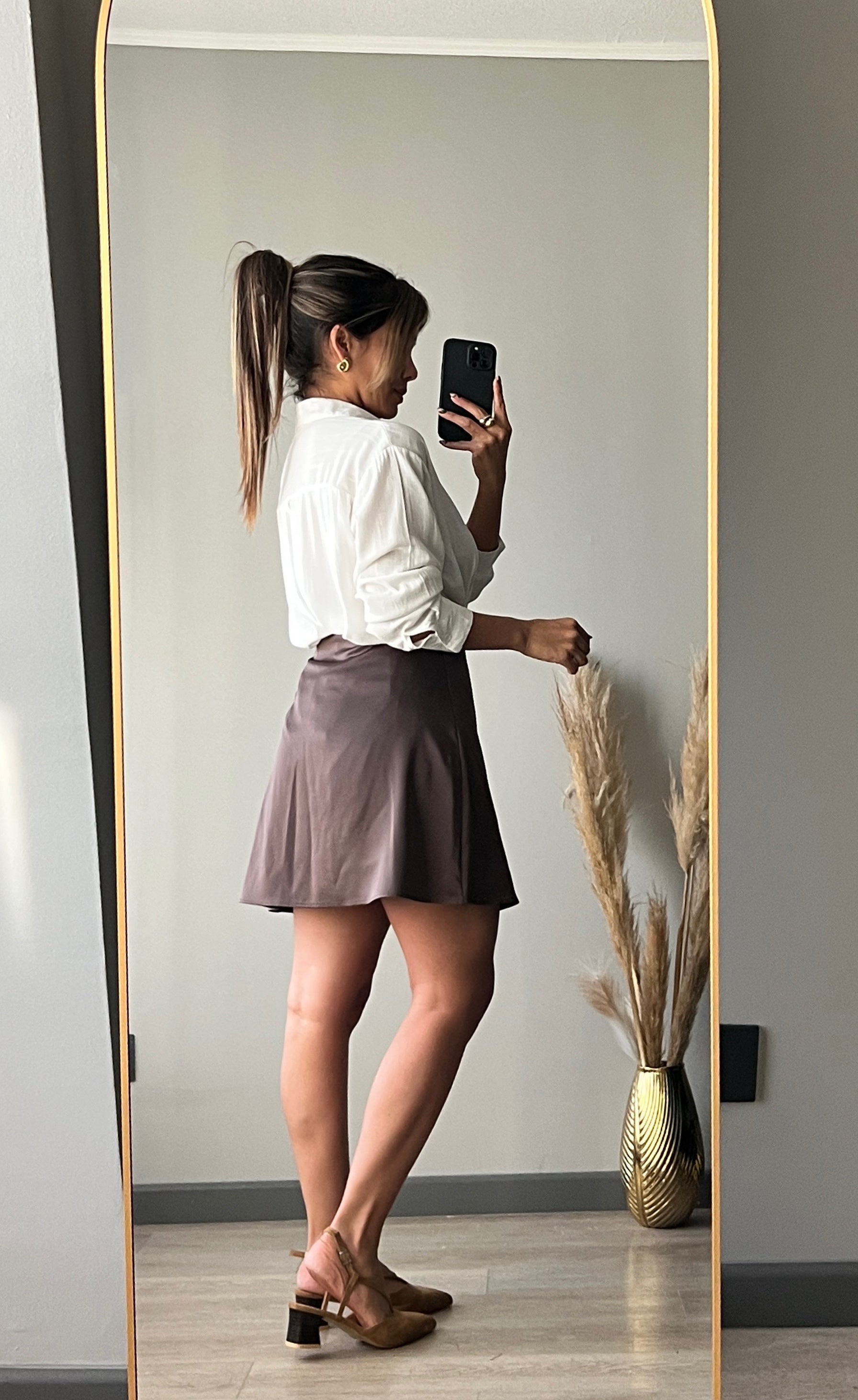 Falda satinada corta